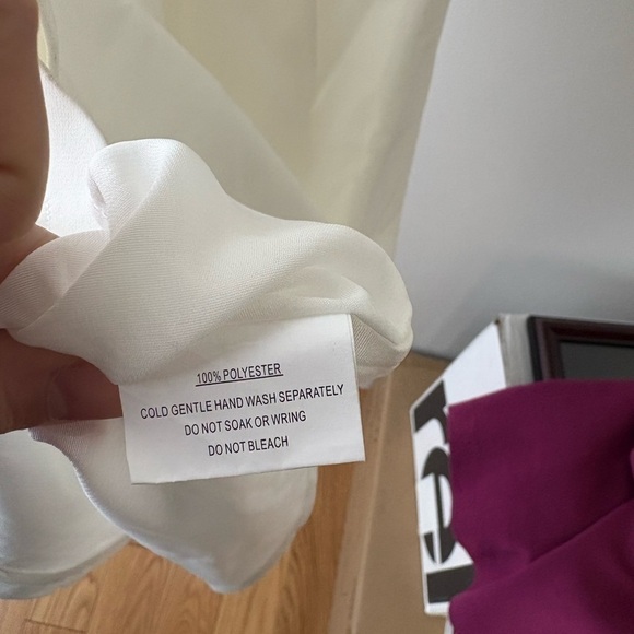 NWT Selfie Leslie Liardon Bubble Sleeve V-Neck Mini Dress - Picture 10 of 10